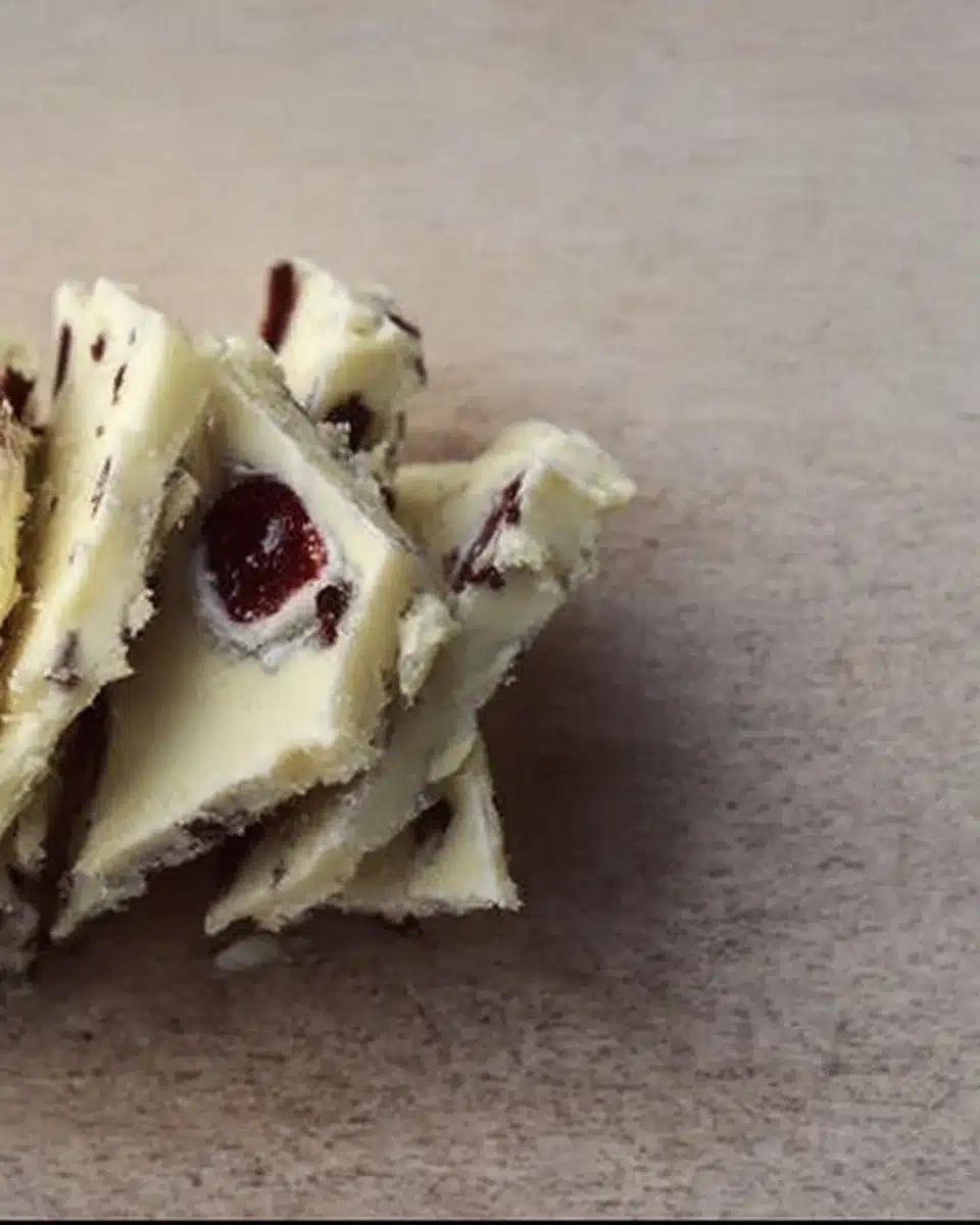 Yogurt Bark 1 Delicious homemade yogurt bark topped with fruits and nuts.